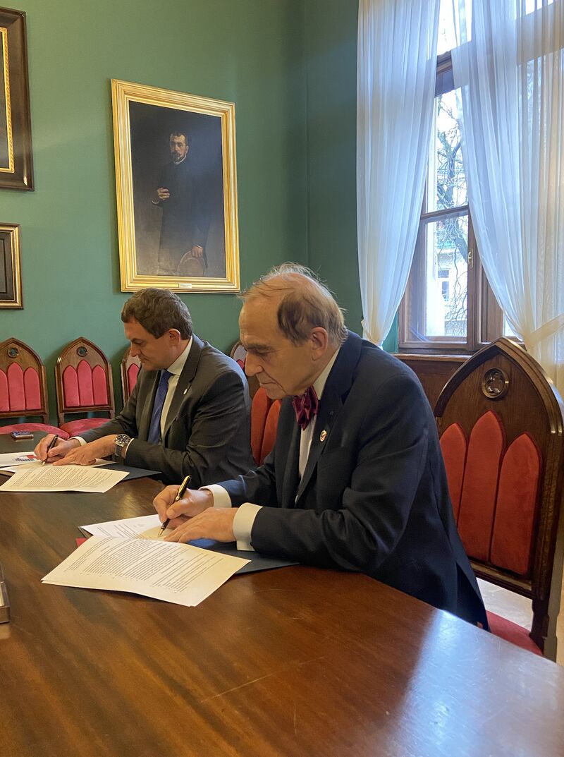 The cooperation agreement between Jagiellonian University and PolSV Center