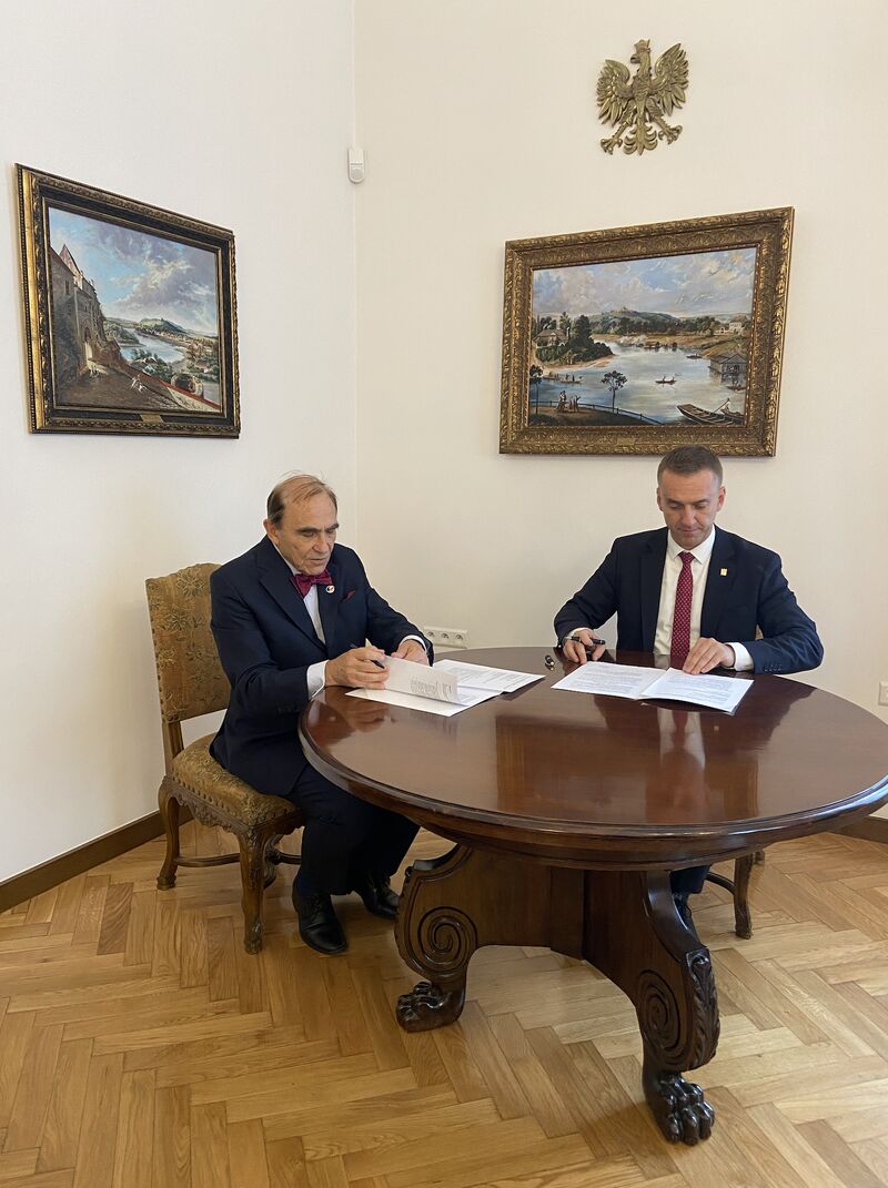 The cooperation agreement between Cracow University of Technology and PolSV Center